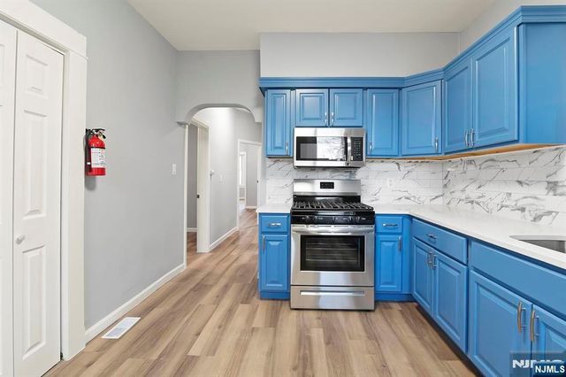 149 Wegman Parkway, Jersey City, NJ 07305