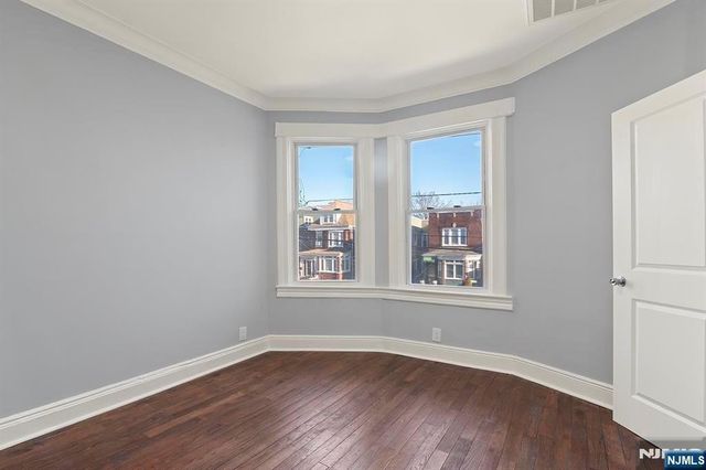 149 Wegman Parkway, Jersey City, NJ 07305