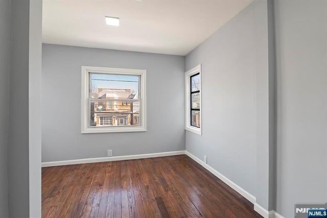 149 Wegman Parkway, Jersey City, NJ 07305