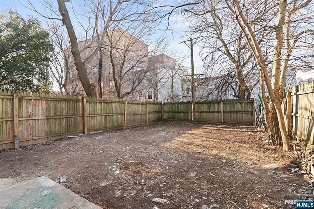 149 Wegman Parkway, Jersey City, NJ 07305