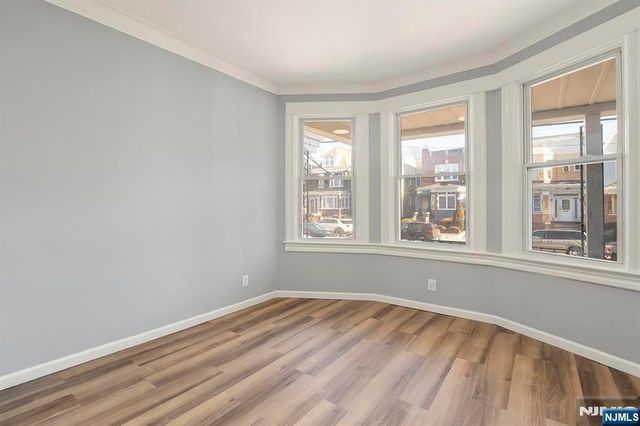 149 Wegman Parkway, Jersey City, NJ 07305