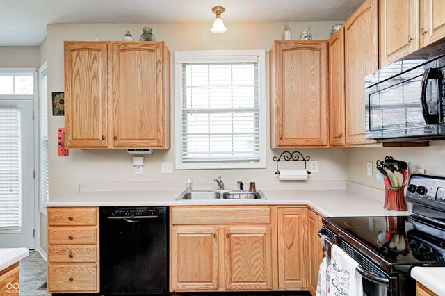 13068 Lamarque Place, Fishers, IN 46038