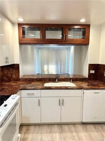 2243 Martin 117, Irvine, CA 92612