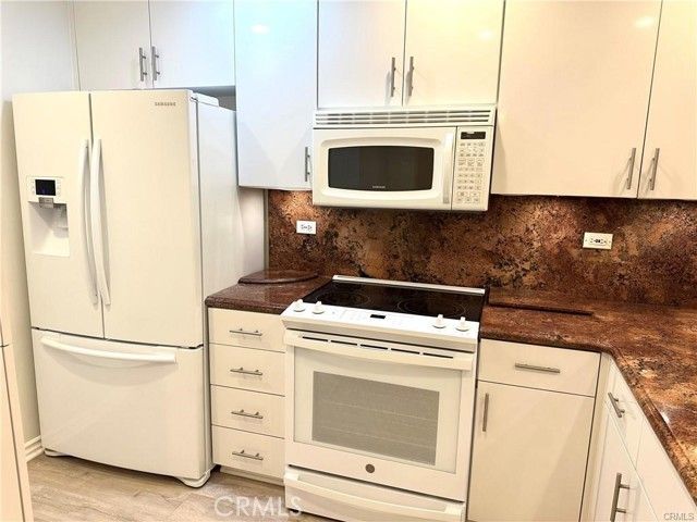 2243 Martin 117, Irvine, CA 92612