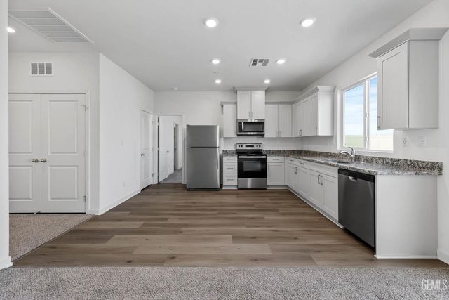 8001 Ita Palm Way, Bakersfield, CA 93313