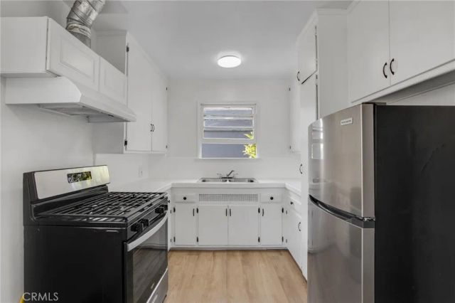 1215 S Fairfax Avenue, Los Angeles, CA 90019