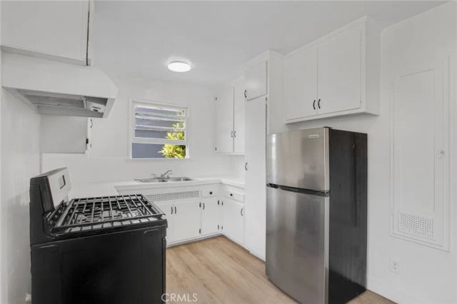 1215 S Fairfax Avenue, Los Angeles, CA 90019