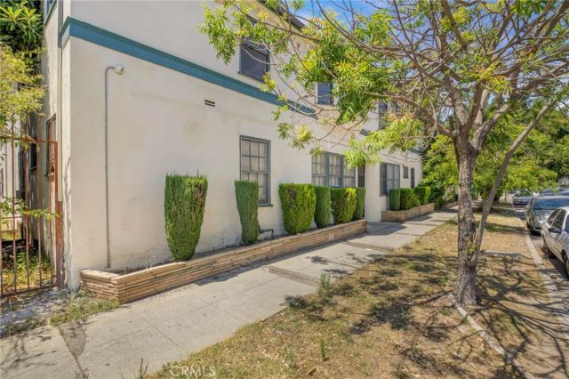 1215 S Fairfax Avenue, Los Angeles, CA 90019