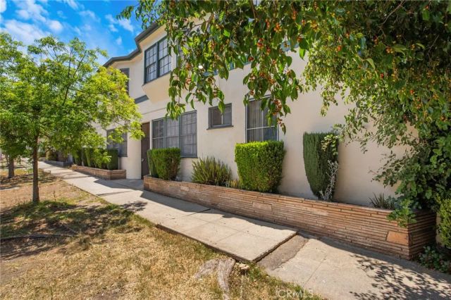 1215 S Fairfax Avenue, Los Angeles, CA 90019