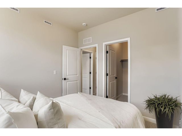 2819 Bear Springs Cir, Longmont, CO 80503