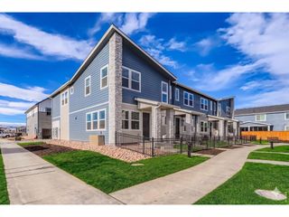 2819 Bear Springs Cir, Longmont, CO 80503