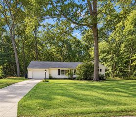 1765 Creston Street, Muskegon, MI 49445