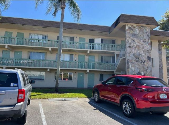 400 W Village Green Cir W 216, Palm Springs, FL 33461