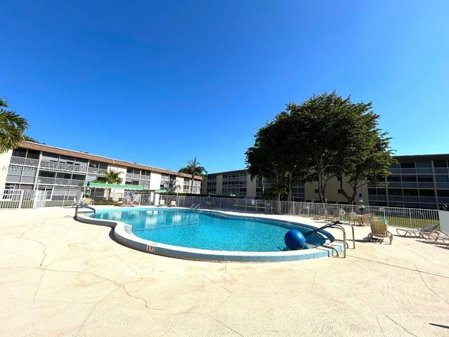 400 W Village Green Cir W 216, Palm Springs, FL 33461