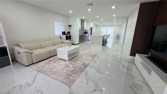 9159 SW 157th Ct, Miami, FL 33196