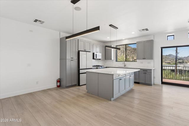 10011 N 1ST Avenue, Phoenix, AZ 85021