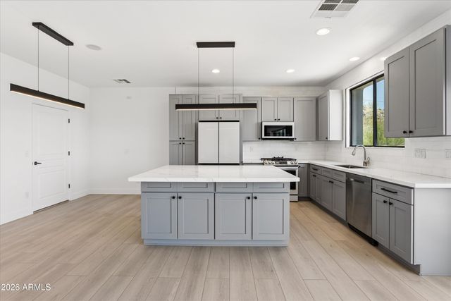 10011 N 1ST Avenue, Phoenix, AZ 85021