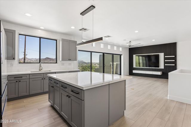 10011 N 1ST Avenue, Phoenix, AZ 85021