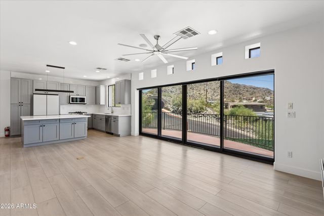 10011 N 1ST Avenue, Phoenix, AZ 85021