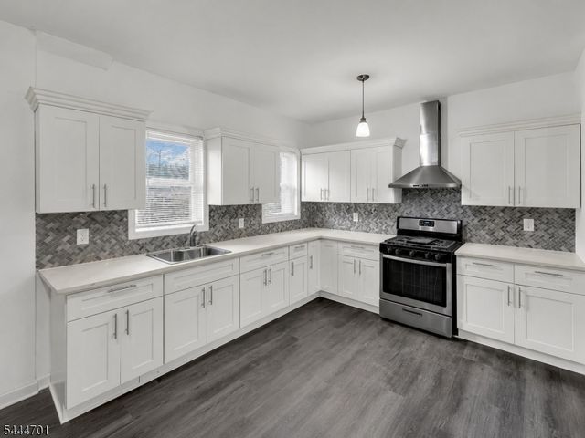 142 E Jersey St, Elizabeth City, NJ 07206