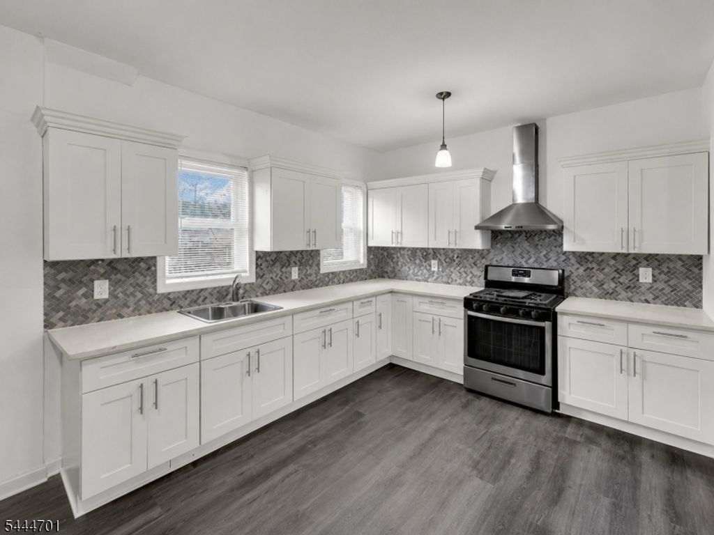 142 E Jersey St, Elizabeth City, NJ 07206 — photo 2