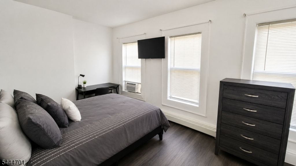 142 E Jersey St, Elizabeth City, NJ 07206 — photo 4