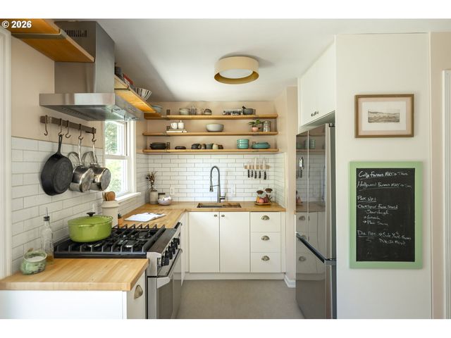 6235 Ne ALBERTA St, Portland, OR 97218