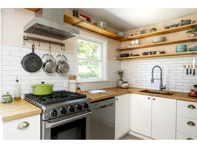 6235 Ne ALBERTA St, Portland, OR 97218