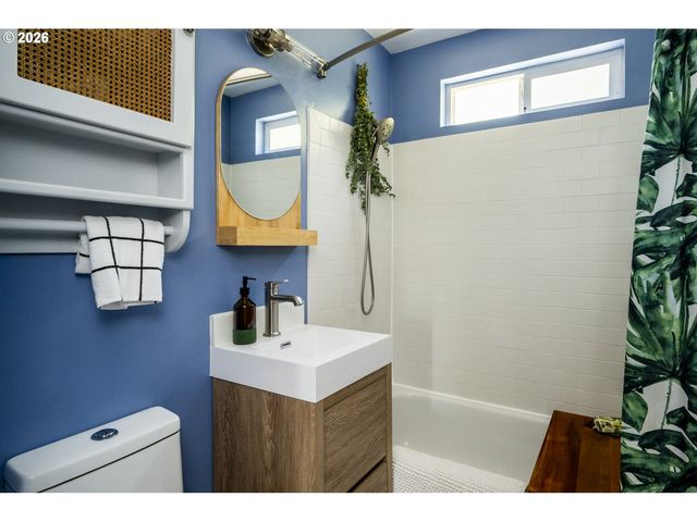 6235 Ne ALBERTA St, Portland, OR 97218