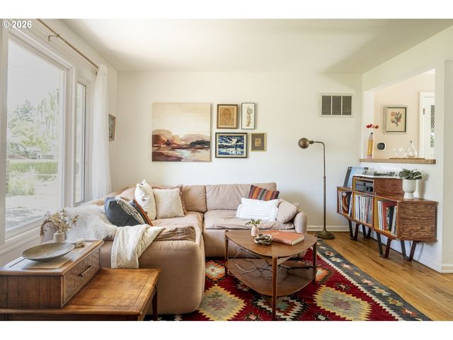 6235 Ne ALBERTA St, Portland, OR 97218