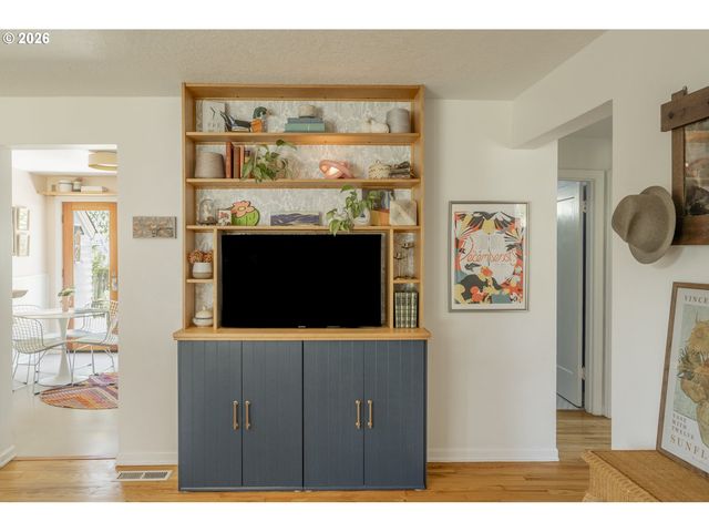 6235 Ne ALBERTA St, Portland, OR 97218