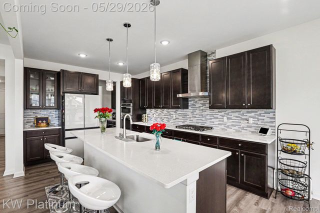 4918 Knollwood Drive, Troy, MI 48085