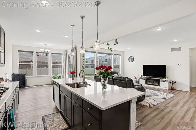 4918 Knollwood Drive, Troy, MI 48085