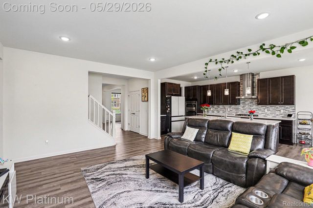 4918 Knollwood Drive, Troy, MI 48085