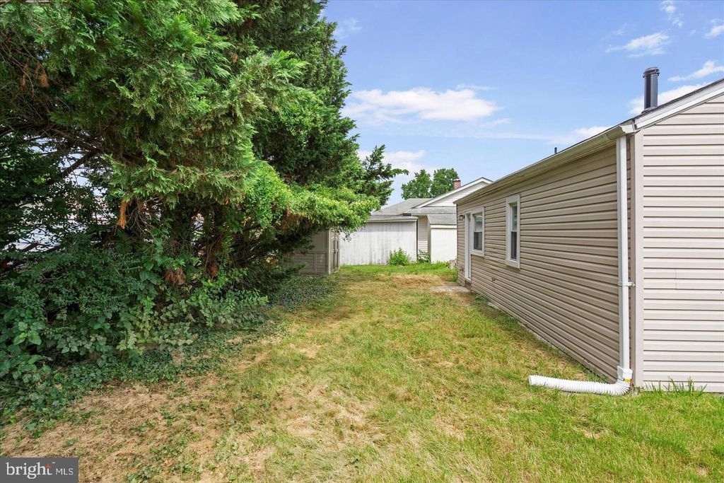 1306 WILSON POINT RD, Middle River, MD 21220