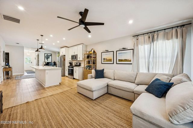 138 MEADOW CREEK Drive, St. Johns, FL 32259