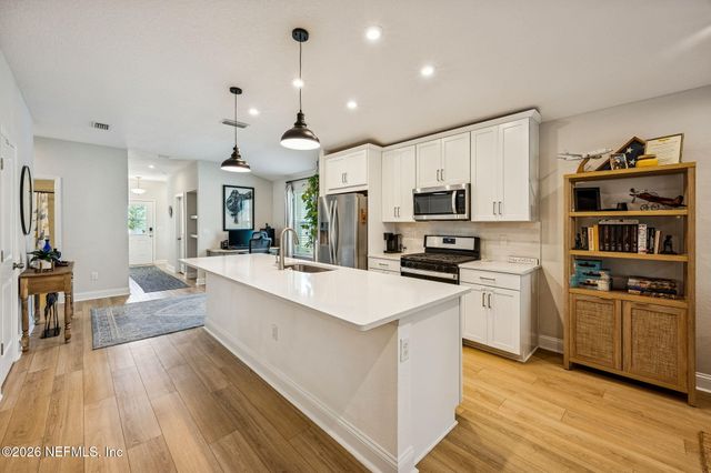 138 MEADOW CREEK Drive, St. Johns, FL 32259