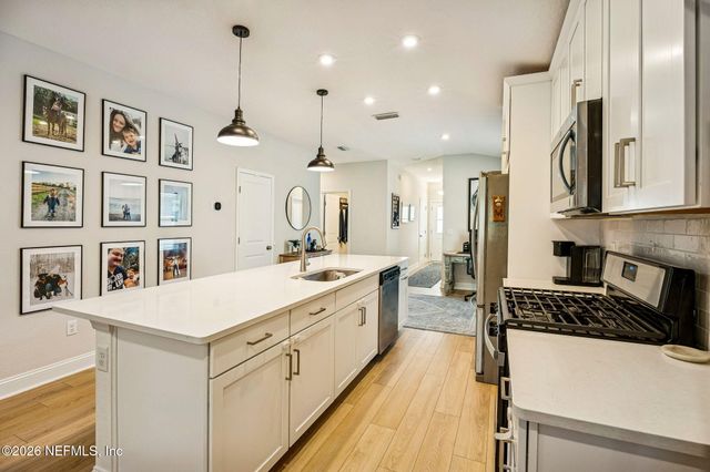 138 MEADOW CREEK Drive, St. Johns, FL 32259