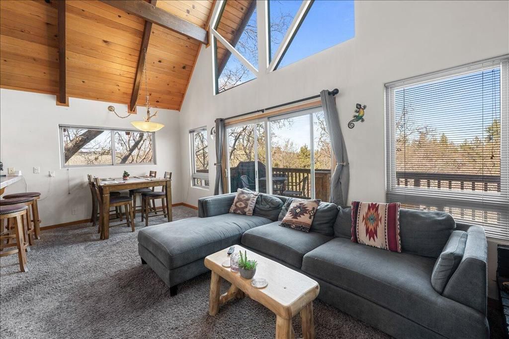 Image 11 of property listing at 672 Villa Grove Avenue, Big Bear, CA 92314