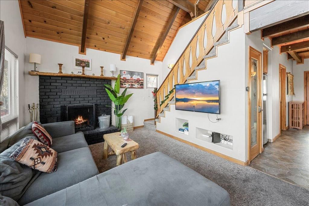 Image 14 of property listing at 672 Villa Grove Avenue, Big Bear, CA 92314