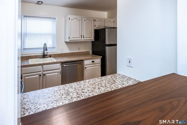 75 Commodore Commons 75, Derby, CT 06418