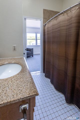 75 Commodore Commons 75, Derby, CT 06418