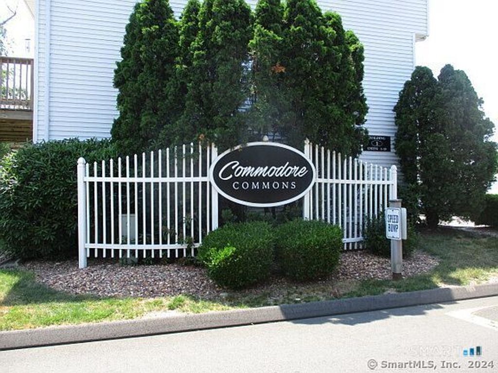 75 Commodore Commons 75, Derby, CT 06418