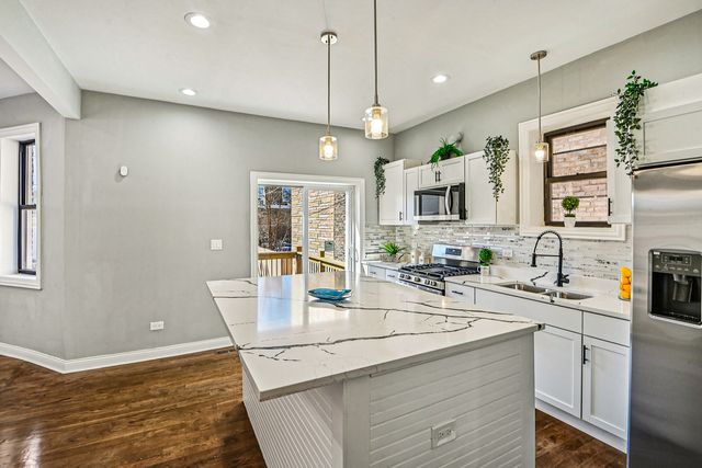 1622 S Central Park Avenue, Chicago, IL 60623