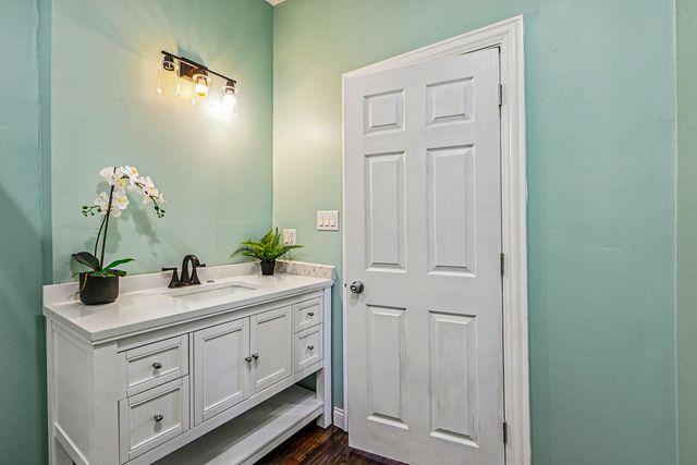 1622 S Central Park Avenue, Chicago, IL 60623