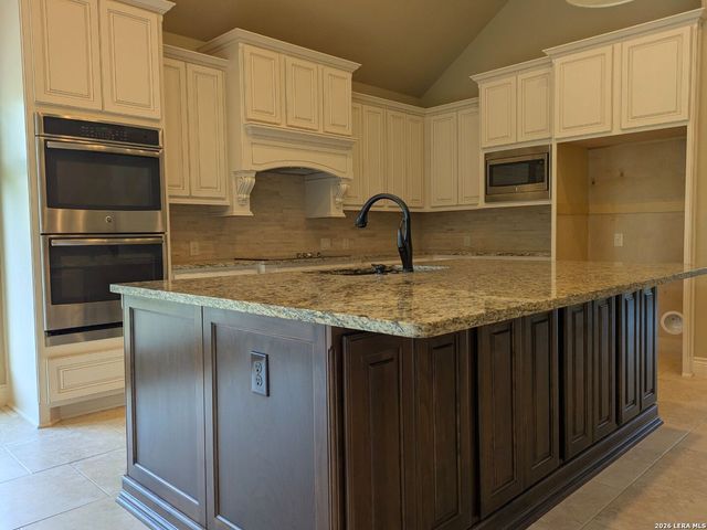 975 Wilderness Oaks, New Braunfels, TX 78132