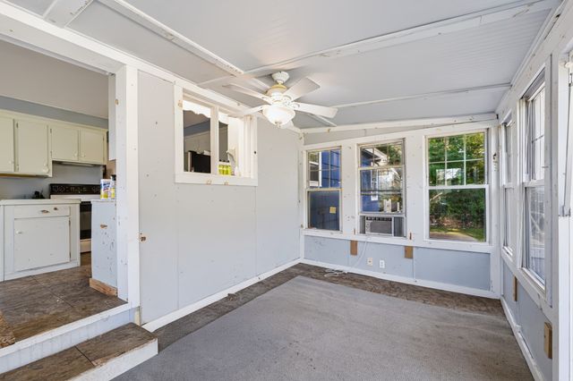 21 Fern Ave, Amesbury, MA 01913