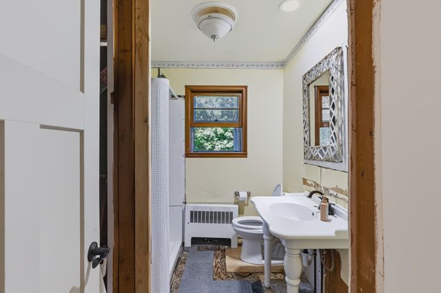 21 Fern Ave, Amesbury, MA 01913