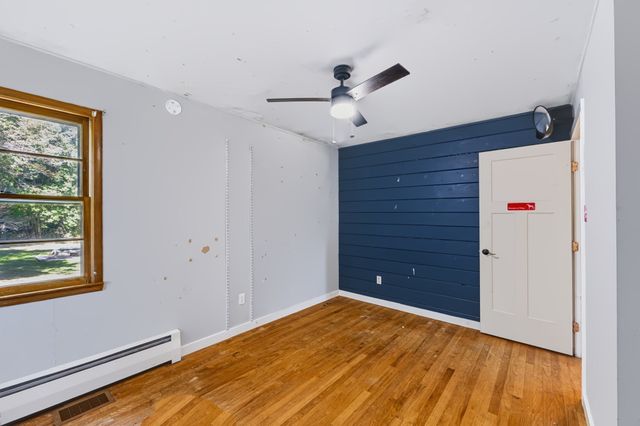21 Fern Ave, Amesbury, MA 01913