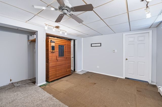 21 Fern Ave, Amesbury, MA 01913